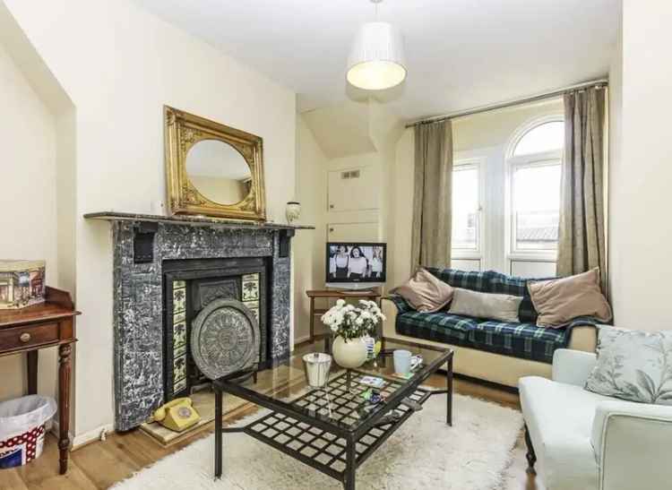 Flat For Sale in London, England