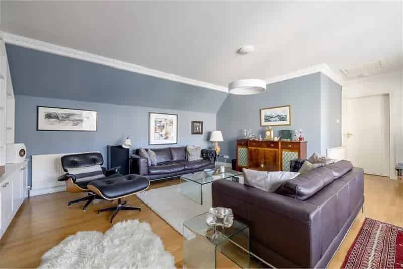 3 Bed Flat Colinton Main Door Private Garage Modern