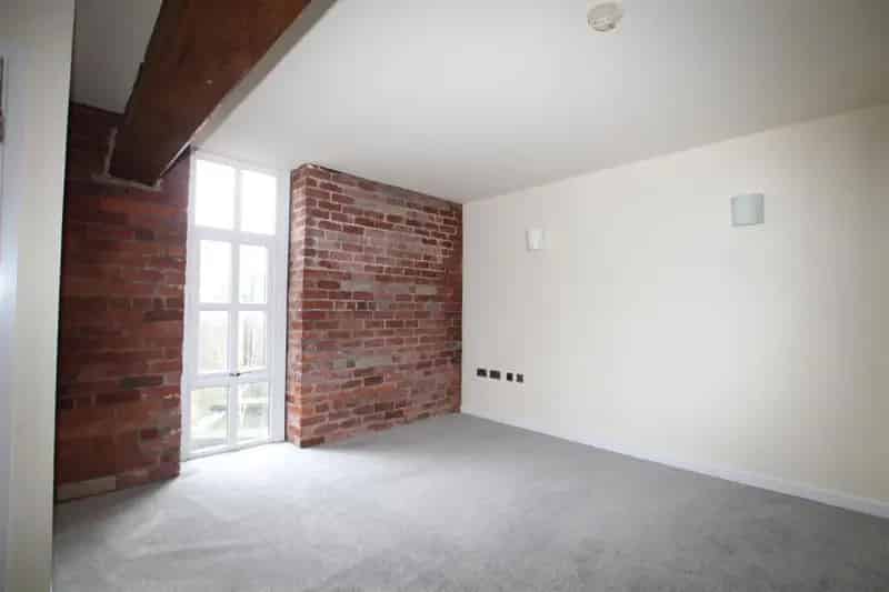 Immaculate 1 Bedroom Apartment near Queensbury Village