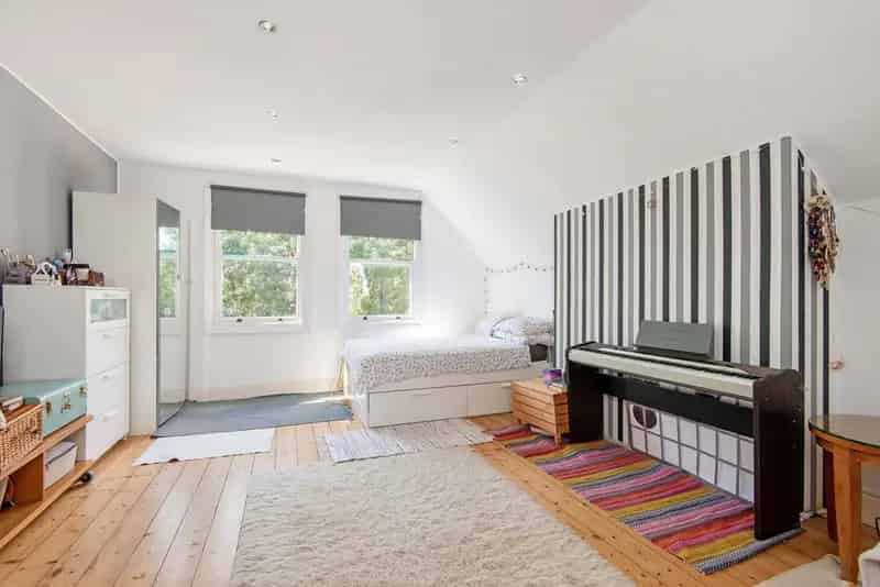 3 Bedroom Flat Hampstead London Near Transport Links