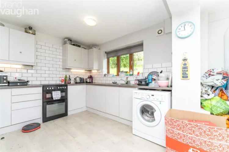 6 Bedroom Semi-Detached Student House Bills Included No Deposit