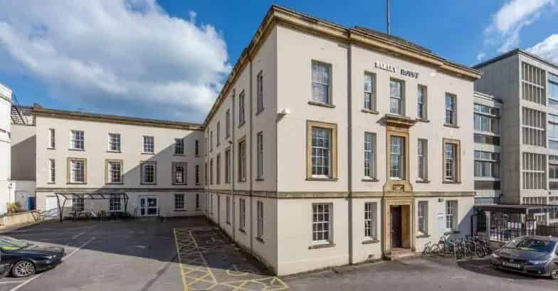 Commercial Office Building For Rent 23 Parking Spaces
