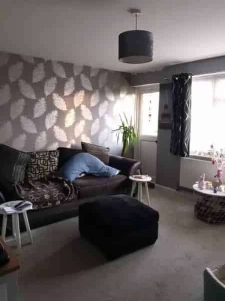 Large 2-Bedroom Flat with Garden, Balcony & Shed - Near Station