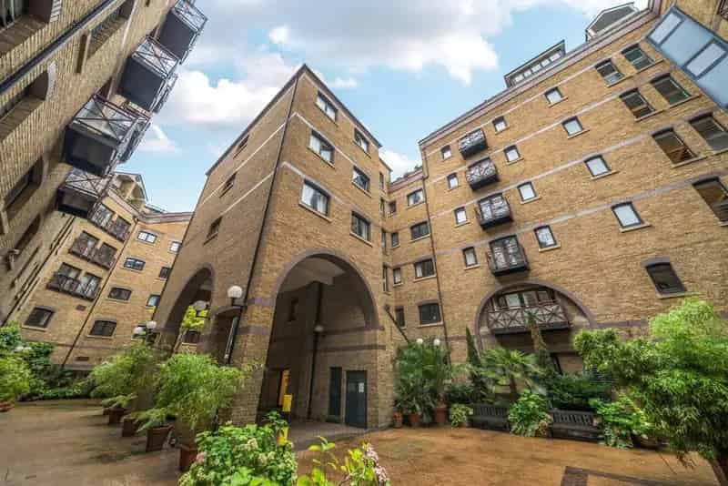 Flat For Sale , London, England