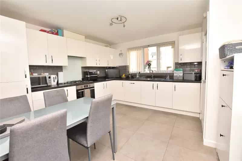 Semi Detached House Near Leeds City Centre