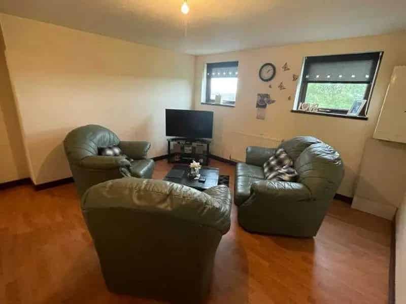 2 Bed Flat for Sale - Top Floor Apartment