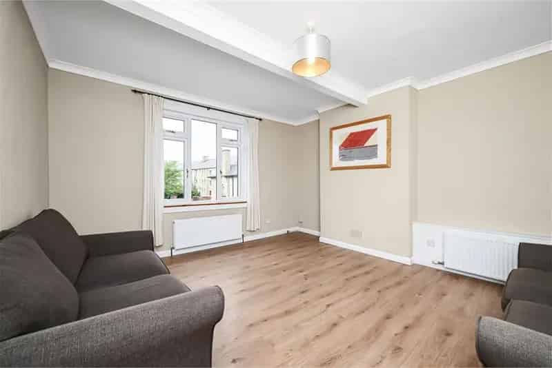 1 Bed Flat - First Floor with 1 Reception Room