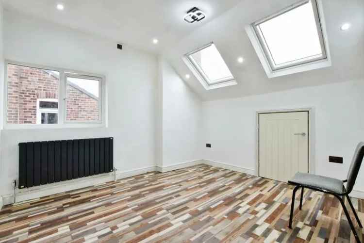 5 Bedroom Semi Detached House Manchester M19