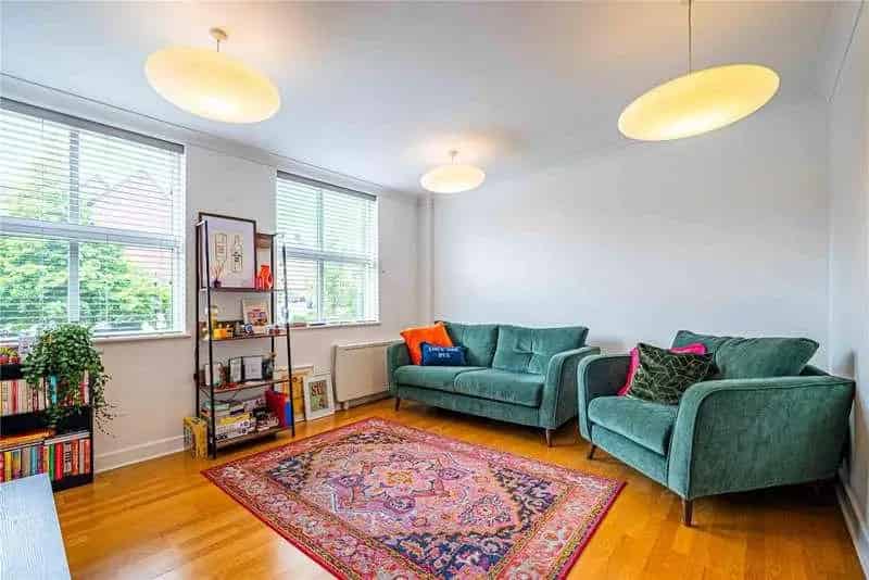 2 bed flat for sale
