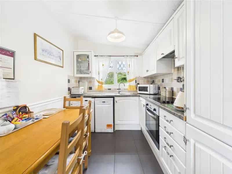 2 Bedroom Bungalow Near Beach - Coastal Retreat