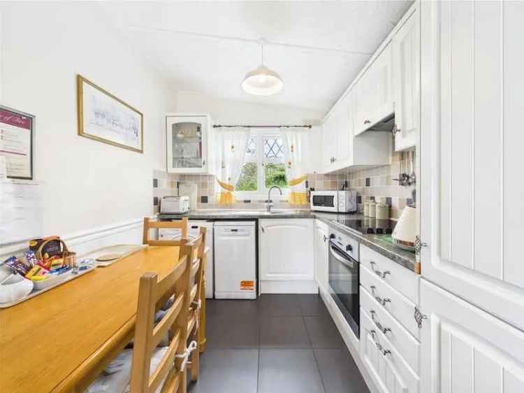 2 Bedroom Bungalow Near Beach - Coastal Retreat