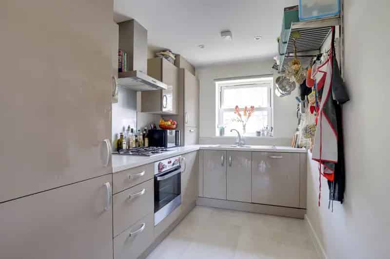 3 Bedroom Victorian Townhouse Near Reading Station