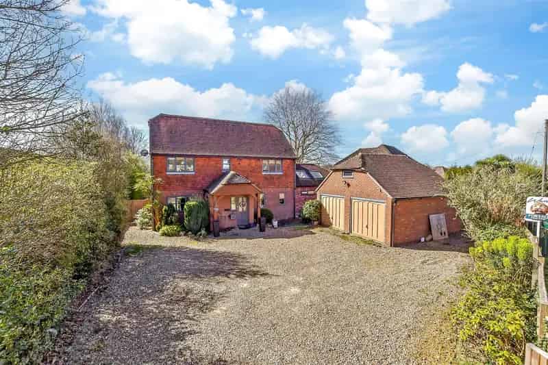 6 bedroom detached house for sale