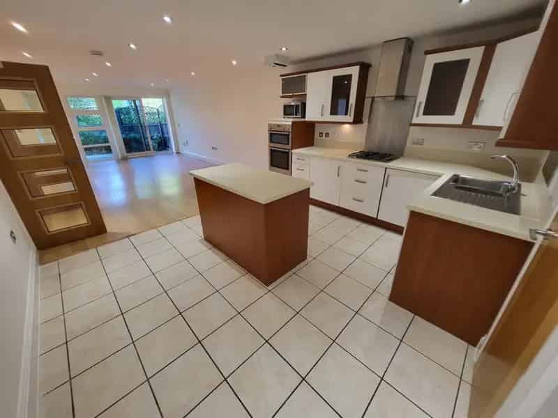 2 Bedroom Flat To Rent Available September 5 2025