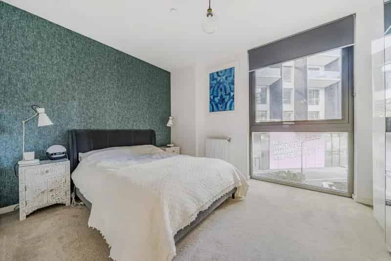 1-Bed Apartment 250 City Road High Spec 596 sq ft Balcony