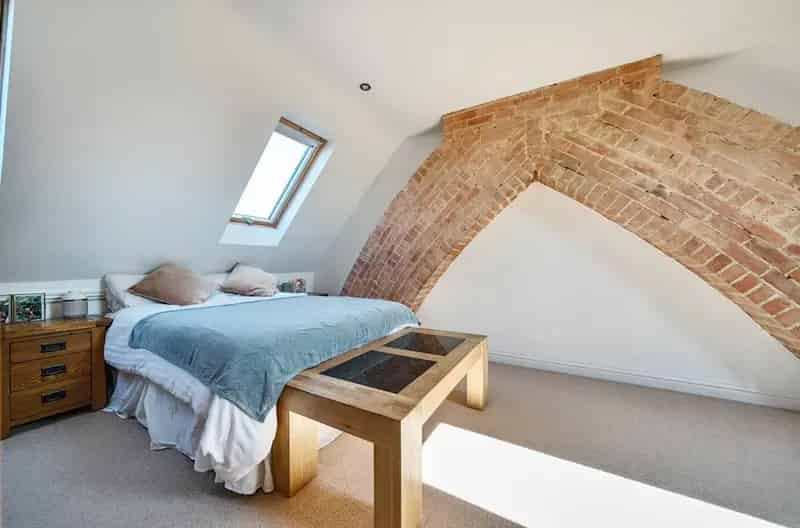 3 Bedroom Semi-Detached House Near Wokingham
