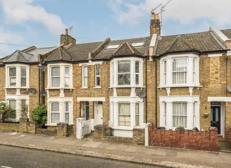 Three Double Bedroom Victorian Flat Chain Free