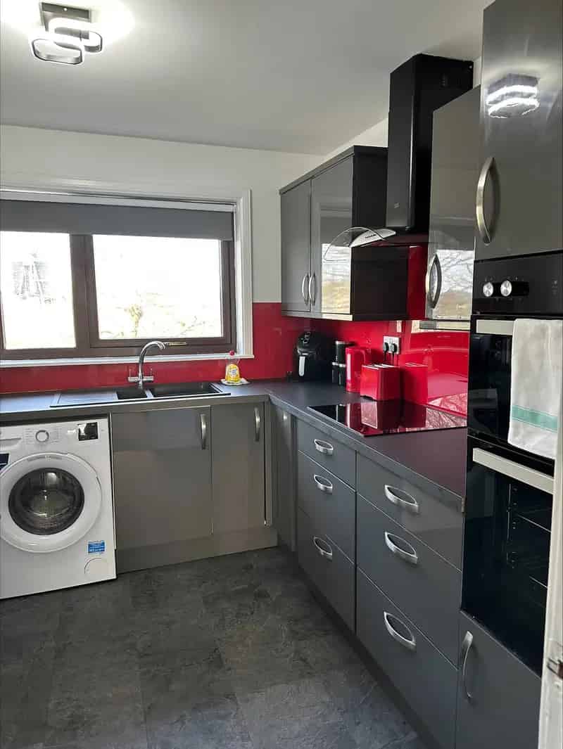 Renovated 2 Bedroom Maisonette with Garden and Parking