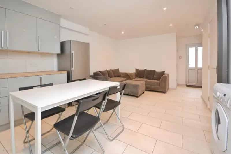 5 bedroom House
 For Sale
