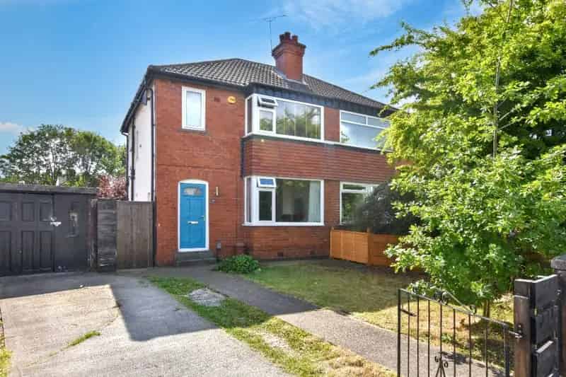 Three Bedroom Semi-Detached House in Headingley