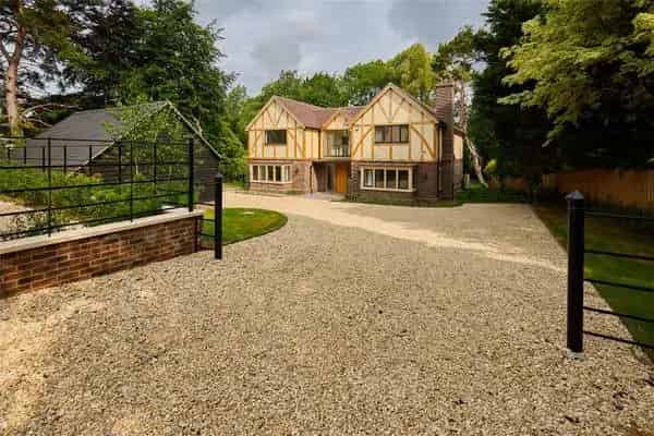 Rosewood House: 5 Bedroom Family Home with State-of-the-Art Features