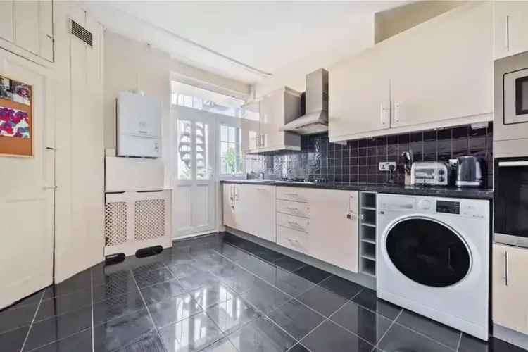 3 bedroom flat for sale