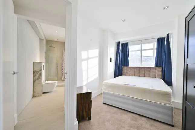 Flat to rent in Park Road, Baker Street, London NW1