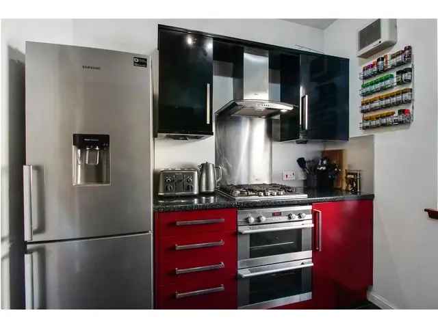 2 Bedroom Flat for Sale in New Gorbals Glasgow