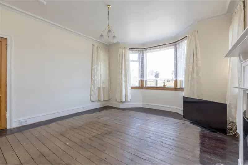 4 Bed Detached Bungalow with Large Garden and Garage
