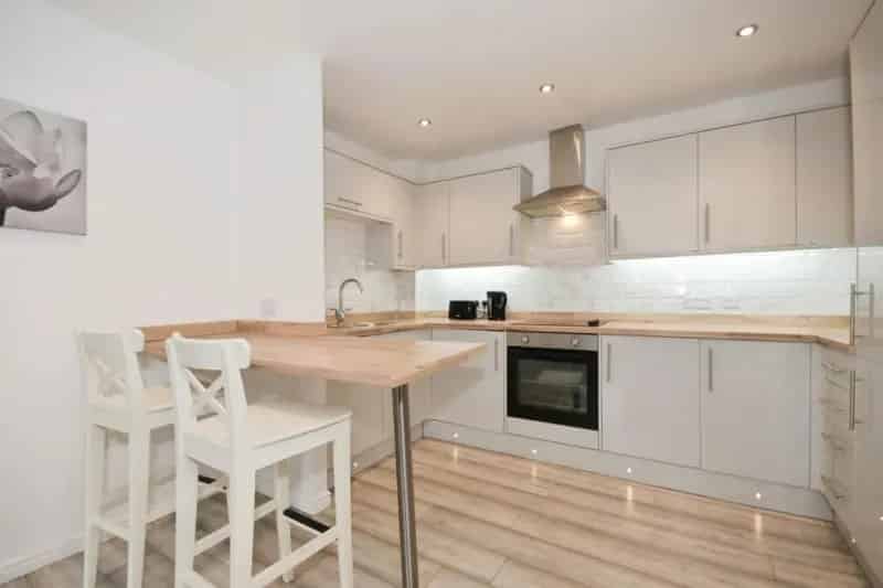 2 bed flat for sale