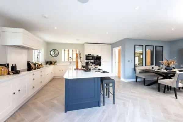 Luxury 5-Bedroom Detached Home with Modern Amenities