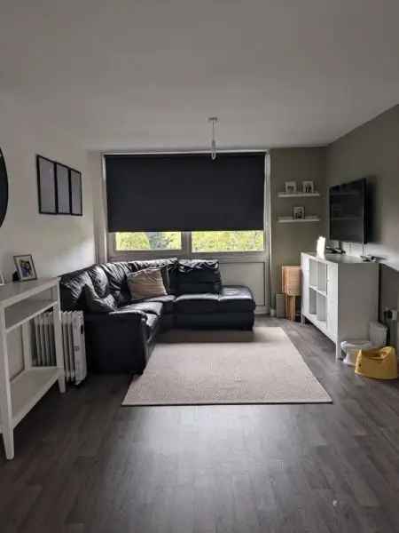 Flat For Rent in Woking, England