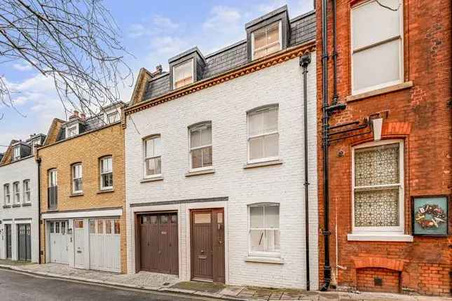 3 Bedroom Mews House for Rent in Cadogan Lane Belgravia SW1X