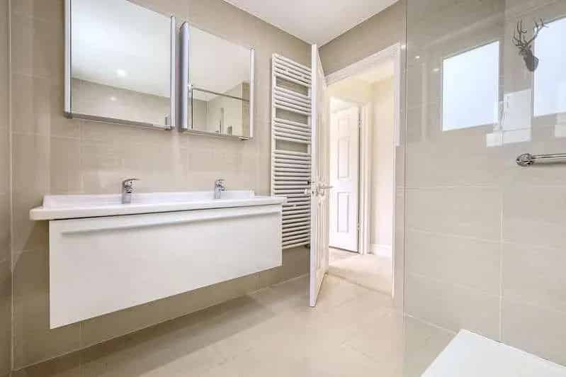 3 Bed Victorian House with Garage - Tredegar Square