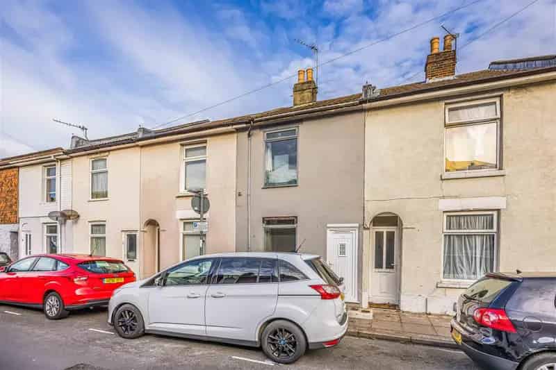 2 Bedroom Terraced House to Rent Off Road Parking