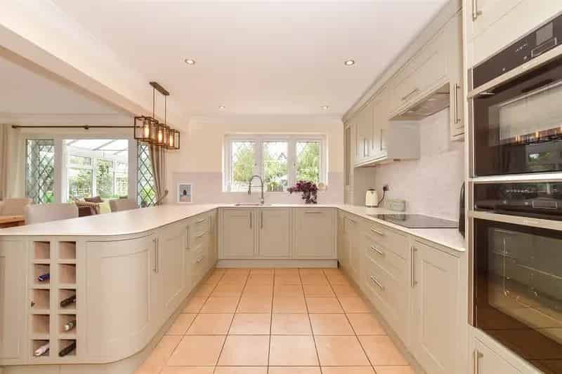 4 Bedroom Detached House for Sale in Chestfield