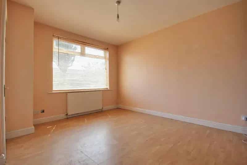 2 Bedroom Mid Terrace House For Sale