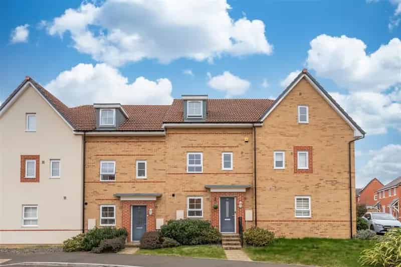 4 Bedroom Townhouse for Sale