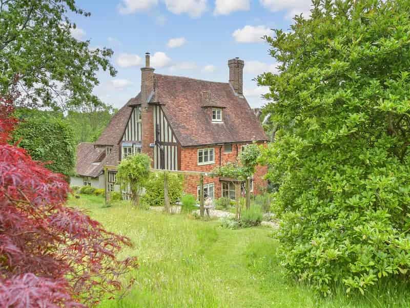 4 Bedroom Grade II Listed Cottage with Oast House