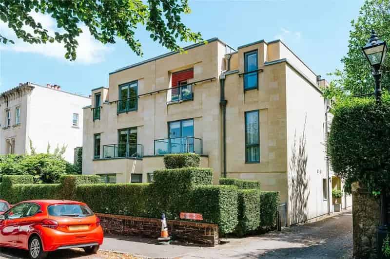 2 Bedroom Apartment for Sale in Clifton