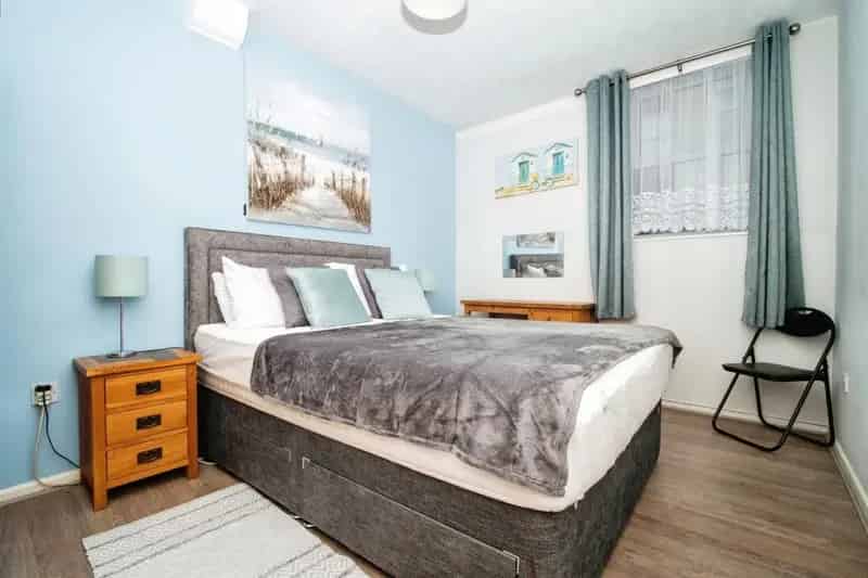 Charming 2-Bedroom Apartment Near Weymouth Harbour