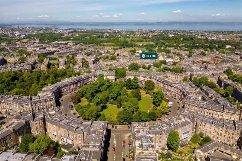 4 Bedroom Apartment for Sale in Edinburghs Prestigious Moray Place