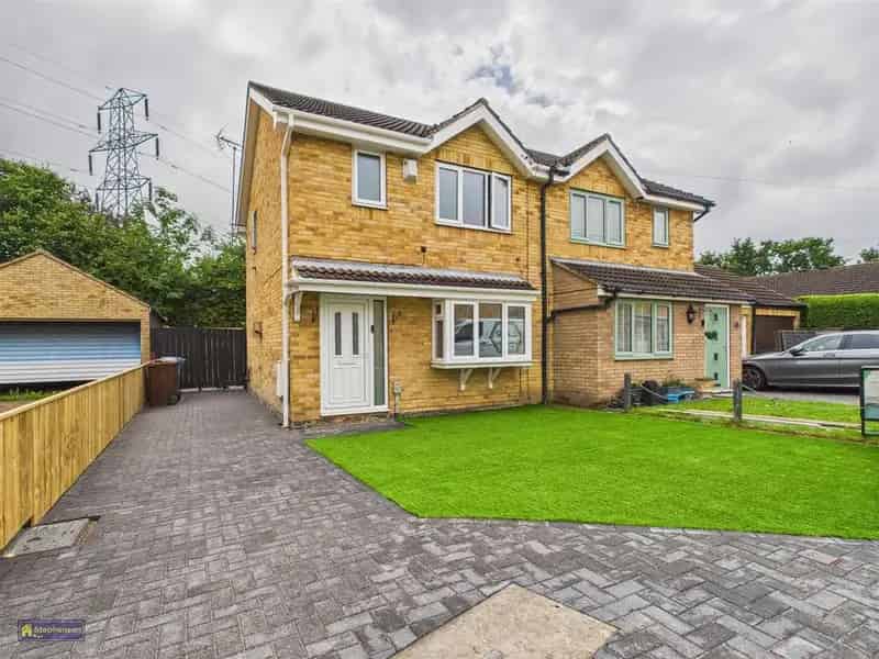 3 Bedroom Semi Detached House to Rent