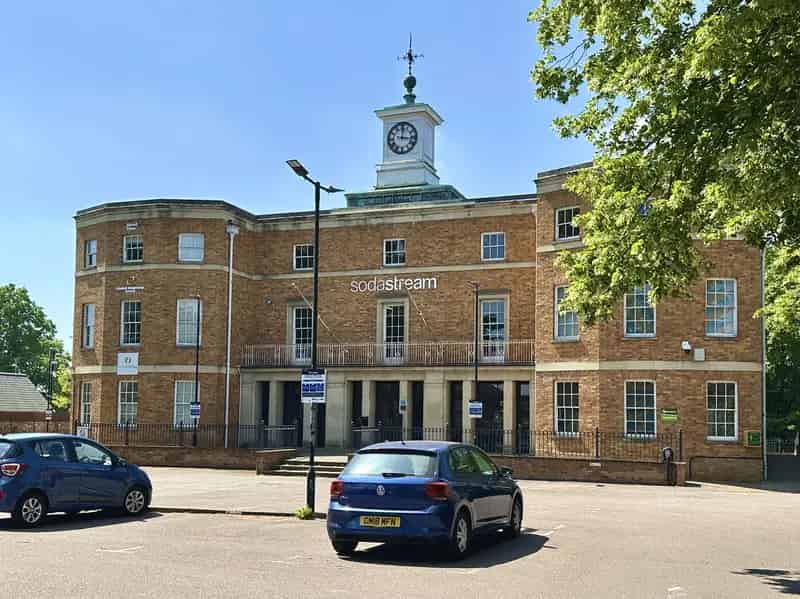 Commercial property For Rent , Linden Road, Bedford, England