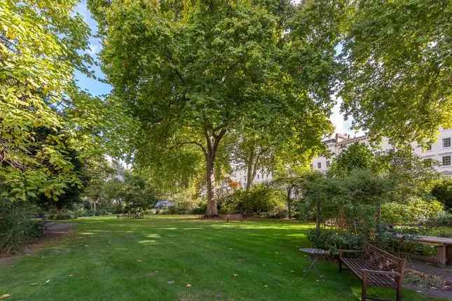 Historic 5-Bedroom Maisonette in Eccleston Square - Winston Churchill's Former Home