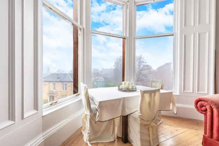 3 Bedroom Tenement Apartment Near Glasgow Botanical Gardens