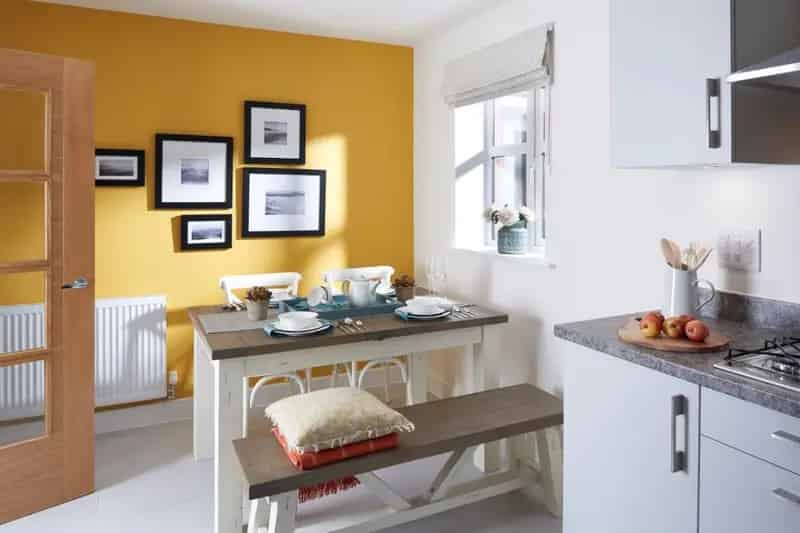 3-Bedroom Detached House with Garage in Oakwood Grove
