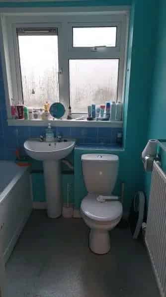 2 Bedroom Low Rise Flat Near Shops and Park
