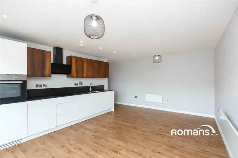 2 Bedroom Flat Farnborough Town Centre