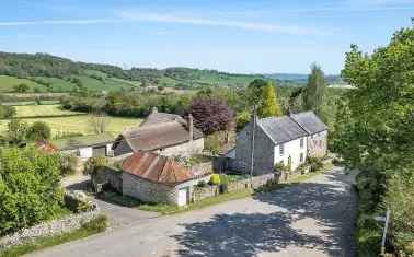 Grade II Listed Cottage near Dalwood and Stockland